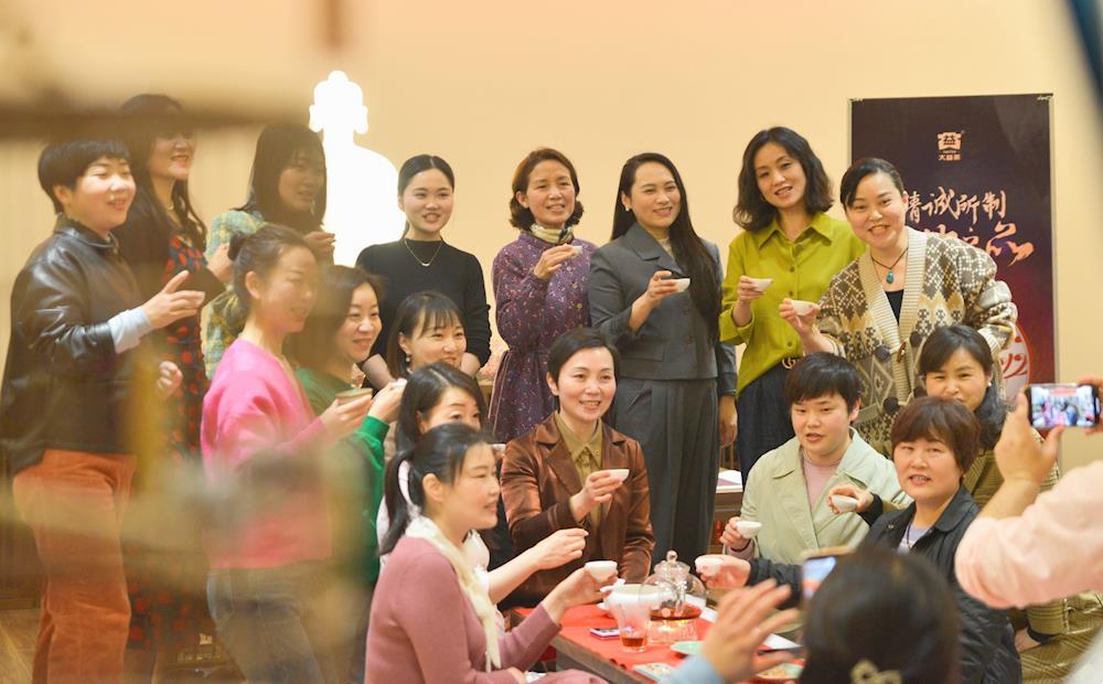 cbff8fa0109f4c4eb920c42fb8c8854e.jpg